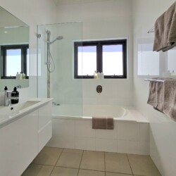 The Mitchell Bondi Sun Terrace 2 Bathroom 1